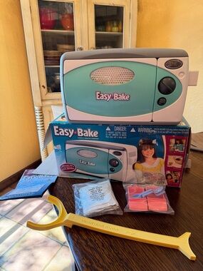 Retro Easy-Bake Oven in Teal and White - Classic Toy Oven